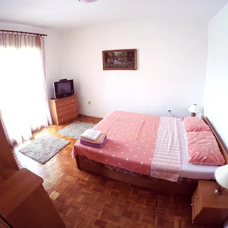 Blue Apartment's Repic