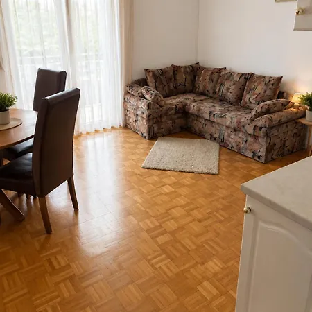 Blue Apartment's Repic