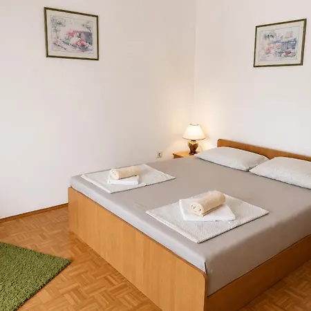 Blue Apartment's Repic